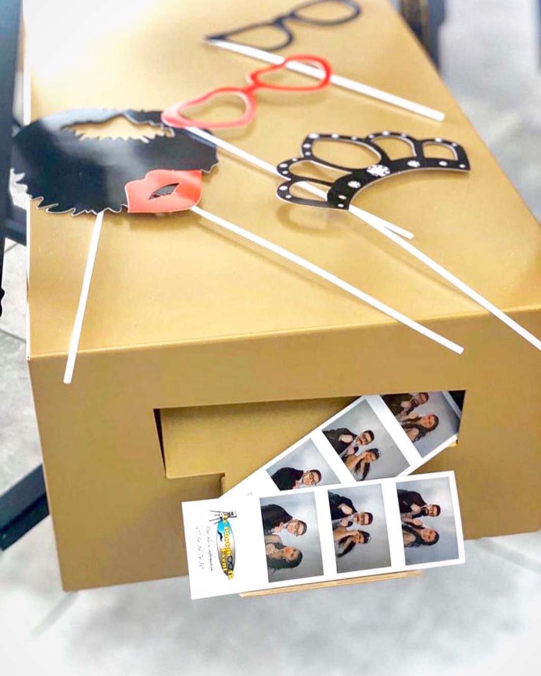 Bandeaux photo imprimés par le photobooth lors d'un mariage